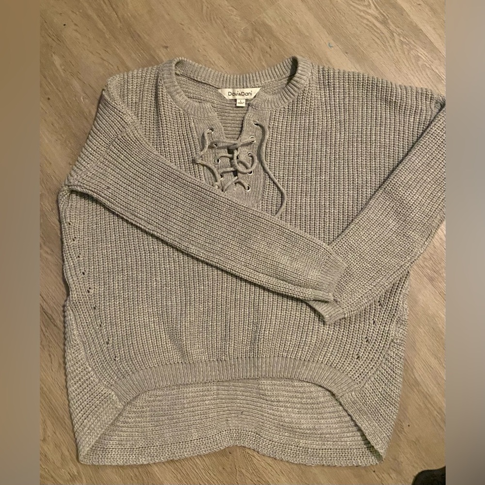 Super cute  hi/low style top.  size L